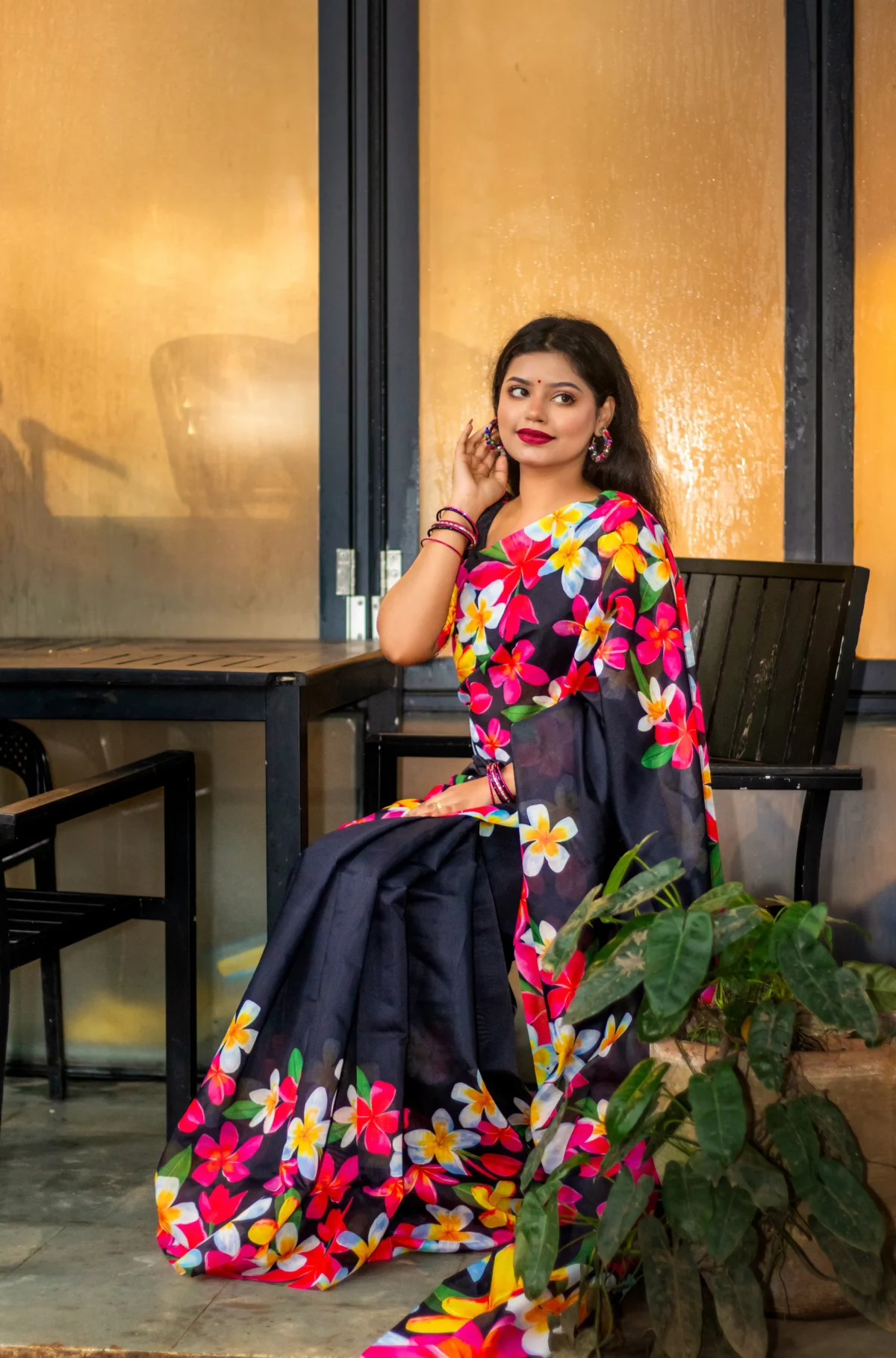 ফ্লোরাল এলিগেন্স শাড়ি - Image 2